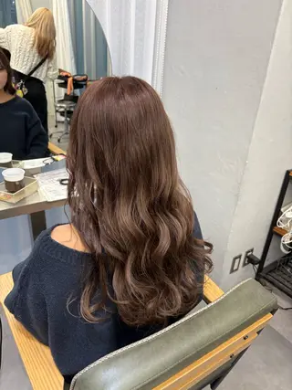 ロング カラー 梅田/ベージュ／ 艶カラー／三宅空翔のヘアスタイル