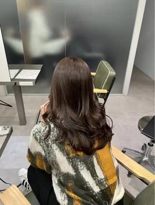 ロング カラー 梅田/ベージュ／ 艶カラー／三宅空翔のヘアスタイル