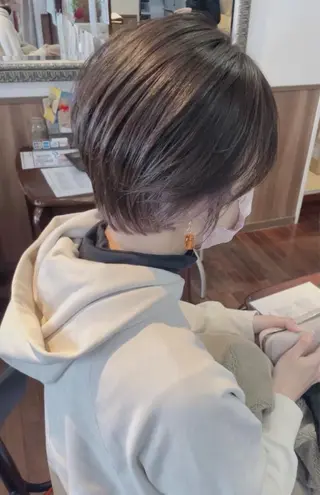 ショート カラー 福見 美保のヘアスタイル