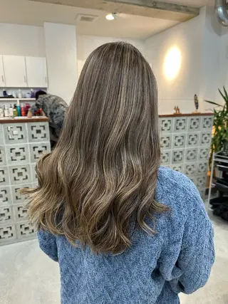 ロング カイリ /レイヤーカットのヘアスタイル