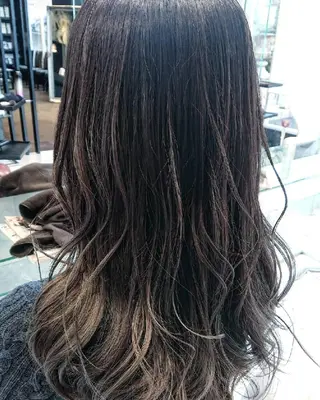 セミロング カラー 保住 恭平のヘアスタイル