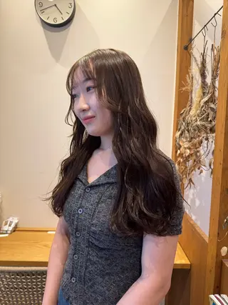 ロング カラー ENIF　大島 芽生のヘアスタイル