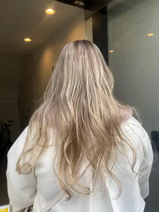 ロング カラー hen所属・心斎橋/レイヤー/ ブリーチ/モエのヘアスタイル