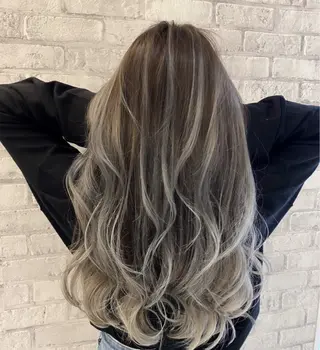 ロング カラー ヘアアレンジ 秋山 幸太のヘアスタイル