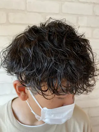 パーマ メンズ 尾崎 優也のヘアスタイル