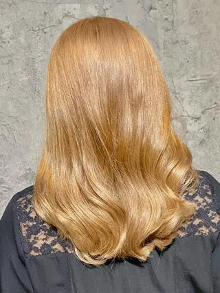 セミロング 🍒ブリーチカラー 🍊暖水 まりあのヘアスタイル