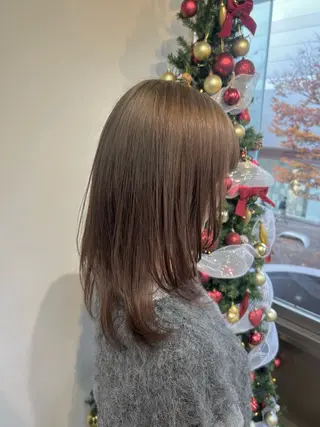 ミディアム カラー ベージュ/ダブルカラ ー/新潟駅/青柳萌果のヘアスタイル