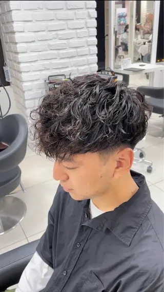 ショート パーマ メンズ フェザーパーマ職人 🪶ryosukeのヘアスタイル