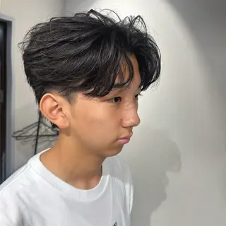 メンズ 表参道フェザーパーマ ニュアンスパーマのヘアスタイル