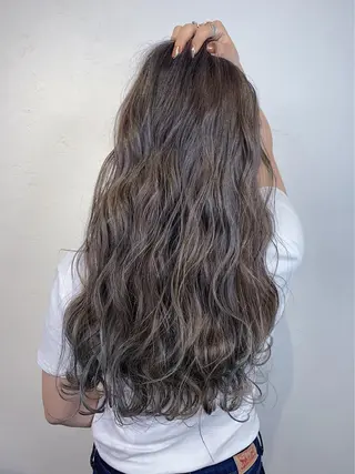 ロング カラー _WHITE＋ 南海難波店のヘアスタイル