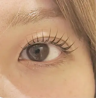 マツエク・マツパ 伊藤 茉椰のヘアスタイル