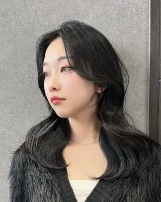 セミロング カラー ヘアアレンジ 似合わせ/透明感 カラー/ツヤ髪/かこのヘアスタイル