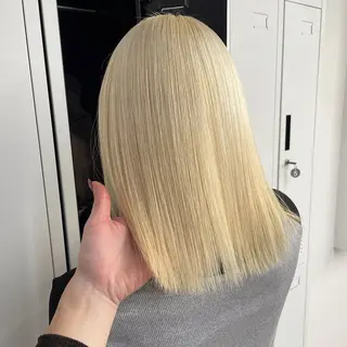 セミロング カラー ブリーチ/グレージュ 🎀momo🎀のヘアスタイル