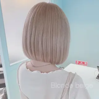 セミロング カラー ヘアアレンジ 韓国レイヤー🕊️ 柔らかベージュ🧸のヘアスタイル