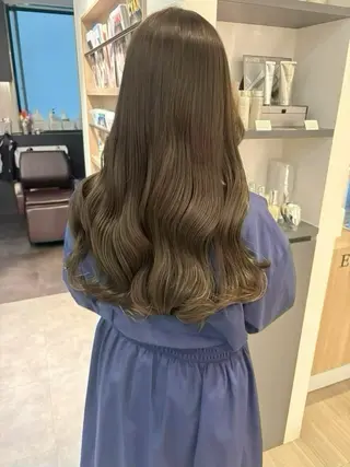 ミディアム カラー モテ髪‎🫧赤み消し カラー表参道きょうこのヘアスタイル