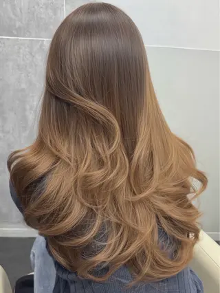 セミロング カラー 顔まわりの神様✨ 透明感カラー藤嶋秀幸のヘアスタイル