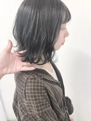 ミディアム misaki🎀 まろみ透け感カラーのヘアスタイル