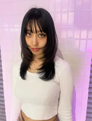 ミディアム レイヤー／マツエク 💋𝑨𝑵𝑵𝑨のヘアスタイル