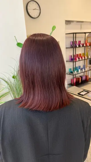 ミディアム 𝑴𝑰𝑨🎀赤髪 /ピンク/髪質改善のヘアスタイル
