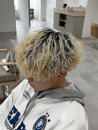 ミディアム パーマ メンズ 板岡 丈一のヘアスタイル