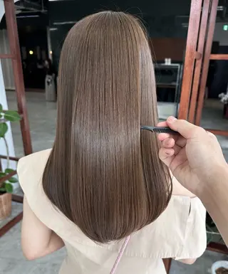 ロング カラー ✨️赤み消しカラー/ ミルクティーベージュのヘアスタイル