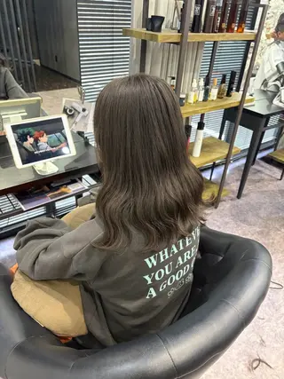 セミロング カラー 友滝 真菜美のヘアスタイル