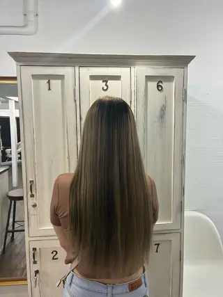 ロング カラー CLAN所属・河野 菫のヘアスタイル