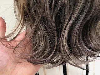 ミディアム カラー due hair 京都駅前店 MILBON オージュア認定サロン【デューヘアー】所属・ハイトーンブリーチ 土坂　由志【京都】のヘアスタイル