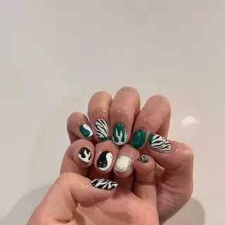 ネイル 黒葛原 めぐみのネイルデザイン