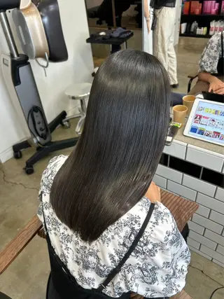 セミロング カラー 韓国レイヤー顔周り カット髪質改善しゅんのヘアスタイル