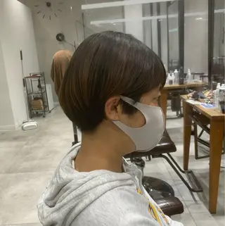 ショート オリーブベージュ/ ブリーチなし透明感のヘアスタイル