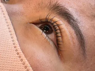 マツエク・マツパ 桑田 新菜のヘアスタイル