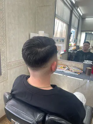 ショート メンズ 海老原 コウのヘアスタイル