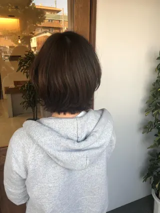 ショート カラー ture by gladのヘアスタイル