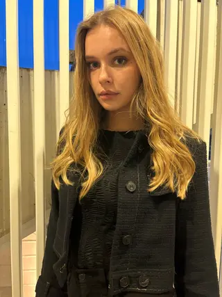 カラー MEY HAIR / CURLYS所属・カラー特化美容師 オレンジカラーのヘアスタイル