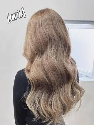 ロング ヘアアレンジ カラー エクステ LuciAのヘアスタイル