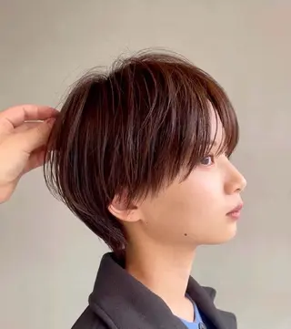 ショート atelier doux dimanche（アトリエ・ドゥー・ディマンシュ）所属・Fukamiレイヤー 透明感カラーのヘアスタイル