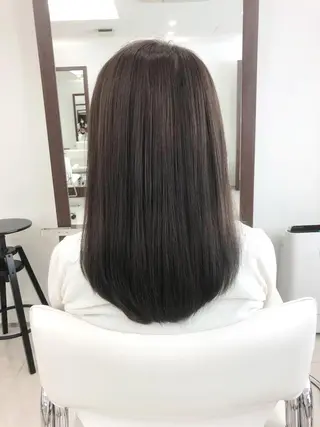 セミロング カラー 小林 伊織のヘアスタイル