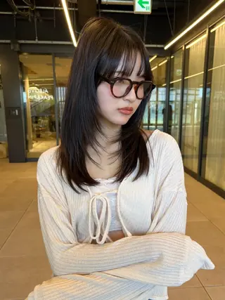 セミロング PULSE yokohama所属・横浜駅/韓国レイヤー カット/髪質改善のヘアスタイル