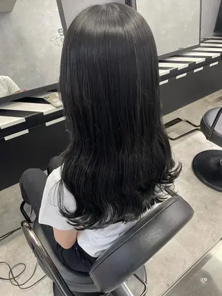 セミロング Hui.所属・縮毛矯正・髪質改善 特化 出納 直起のヘアスタイル