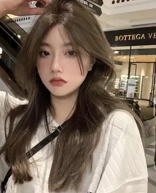 ロング カラー ハイトーンカラー 🦄レイヤーカットのヘアスタイル