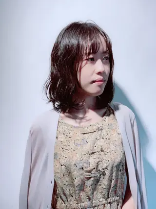 ミディアム カラー ヤノ ナオミのヘアスタイル