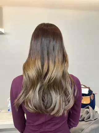 ロング ✩.*Aise⟡.· 艶カラー🐈‍⬛🩶のヘアスタイル