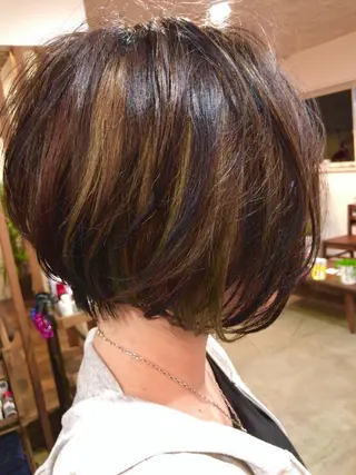 ショート カラー レイヤーカット匠 イソザキノリユキのヘアスタイル