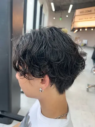 メンズ ダブルカラー寒色系 ボリューム改善ハヤトのヘアスタイル