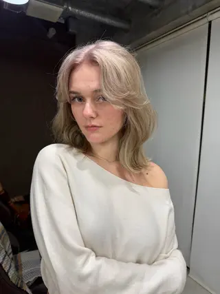 カラー AOI 　ヘアカラ ー / ブリーチのヘアスタイル