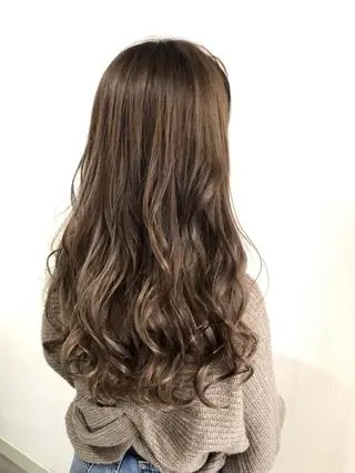 ロング 山本 茉希のヘアスタイル