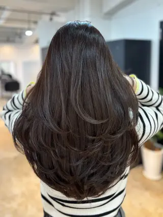 ロング 足立 采弥のヘアスタイル