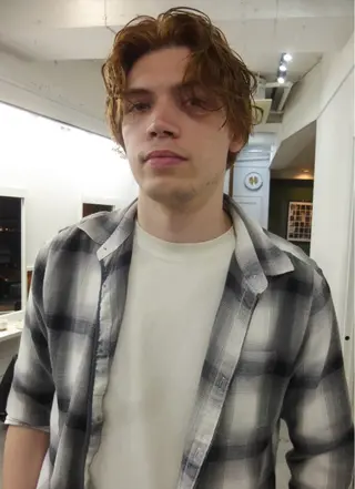 ミディアム カラー メンズ グランジヘア 無造作ヘアHYUGAのヘアスタイル