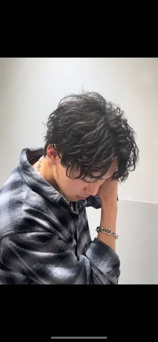 パーマ メンズ SALOWIN新宿三丁目所属・新宿/新宿三丁目 メンズハイライト梶原のヘアスタイル